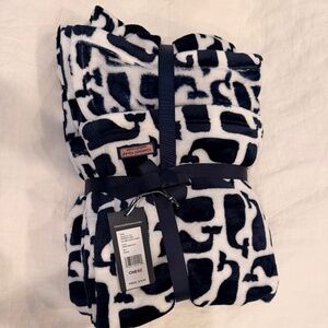 NWT Vineyard Vines Fleece Blanket